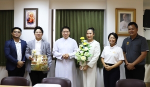 บริษัทพีพีพีมิวสิคกรุ๊ปเข้าพบบาทหลวงเอกรัตน์ หอมประทุม  