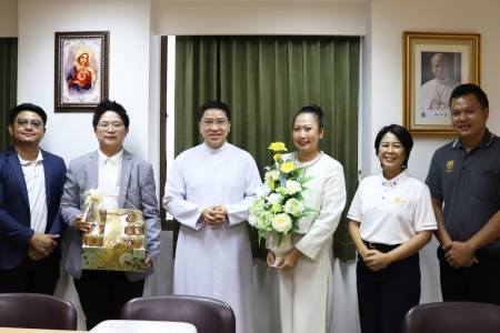 บริษัทพีพีพีมิวสิคกรุ๊ปเข้าพบบาทหลวงเอกรัตน์ หอมประทุม  